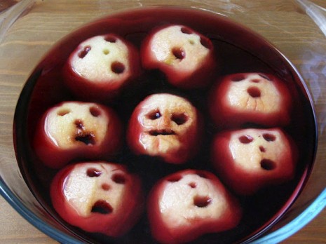 halloween manzanas en forma de rostros