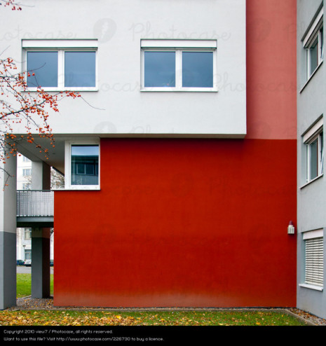 colo226730-stock-photo-blanco-rojo-casa-color-ventana-fachada